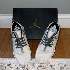 Jordan Eclipse Chukka in light bone; Unisex womens/ kids womens 8.5 (7Y)